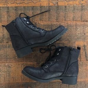 Black REPORT boots size 6